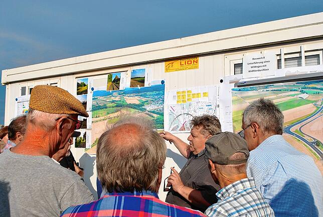 Bild 5: Schritt für Schritt zur fertigen Trasse: So ist die Ortsumfahrung Oberlauchringen in den vergangenen Jahren gewachsen