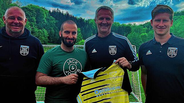 Trainerwechsel: Beim SV Eichsel übernimmt Manuel Schwarz (Zweiter von links) die 1. Mannschaft. 2. Vorsitzender Martin Brugger, ...