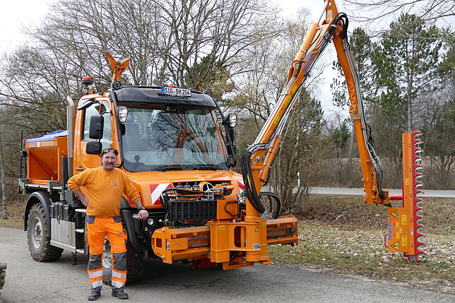 Bauhofleiter Markus Seßler freut sich, dass der neue Unimog „U 218“ in den vergangenen Tagen eingetroffen ist, und seiner ...