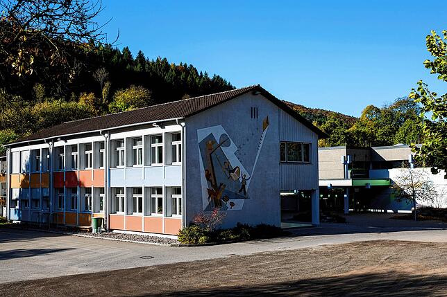 Auch die Grundschule Weizen wartet auf den Schulbeginn, die 82 Schüler und sechs Lehrer, die ab Montag wieder alle da sind.