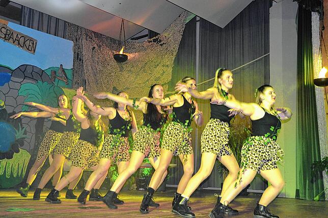 Bild 10: So viel zu sehen! Trachtenkapelle begeistert beim Dilldappenball