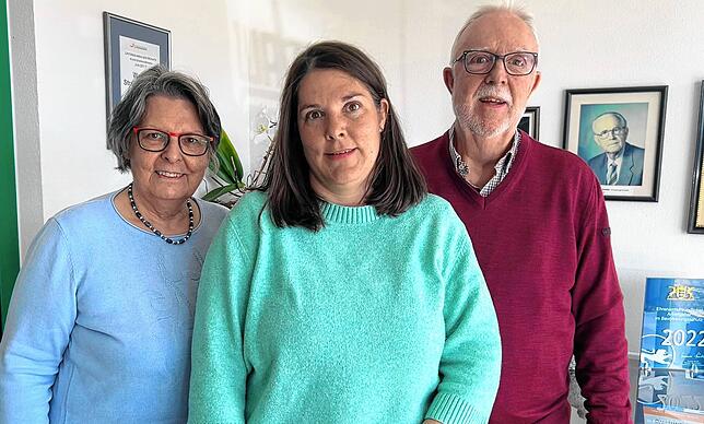 Sonja Walter mit ihren Eltern Margot und Willy. Die Bauingenieurin ist seit dem Jahr 2010 im elterlichen Straßenbauunternehmen tätig und ...