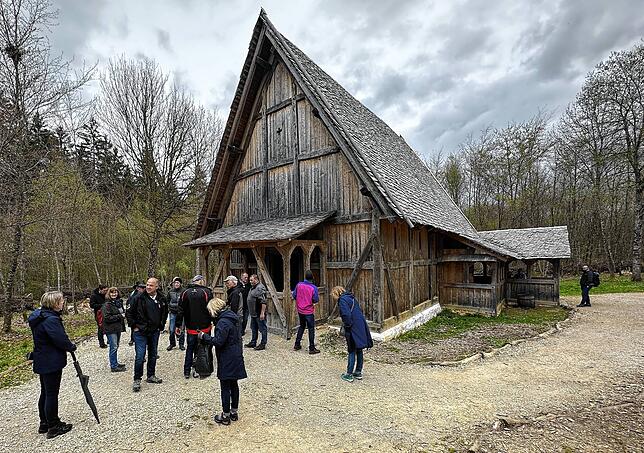 Die hölzerne Kapelle auf dem Campus als geistliche Keimzelle der Klosterstadt.