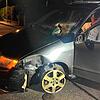 Das Auto vorn demoliert – nur noch auf den Felgen fahrend – der Fahrer betrunken, berauscht, ohne Führerschein, obendrein gesucht: In ...