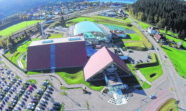 Seit vier Jahren ist das Badeparadies Schwarzwald bei Titisee in Betrieb. 2018 soll die Freizeiteinrichtung erweitert werden. Rund 38 ...
