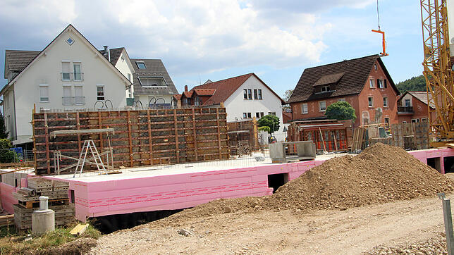 Auf Blumbergs größte Baustelle nimmt immer mehr Formen an. Auf dem ehemaligen Areal Schlenk an der Hauptstraße entstehen ...