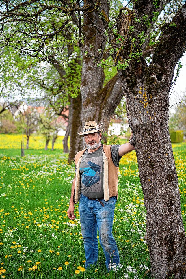 Der Frühling zeigt sich in seiner vollen Pracht. Baumwart Christoph Kuttruff aus Ewattingen ist zufrieden mit der diesjährigen Blüte.
