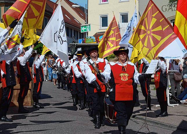 2019: Der Auftritt des Fanfarenzugs Markdorf mit Fanfaren- und Trommelklängen sowie wehenden Fahnen zählt regelmäßig zu den Höhepunkten ...
