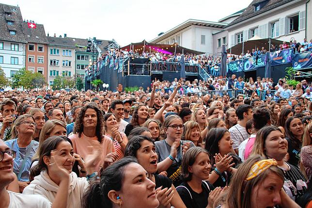Bild 1: Feiern auf Schweizerisch: So war der Samstag bei Stars in Town mit Lo und Leduc sowie Hecht