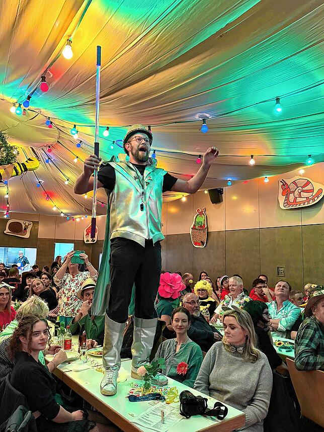 Bild 35: Bunte Fasnacht in Reckingen: Fasnachtsgärtner zeigen, wie man richtig feiert!