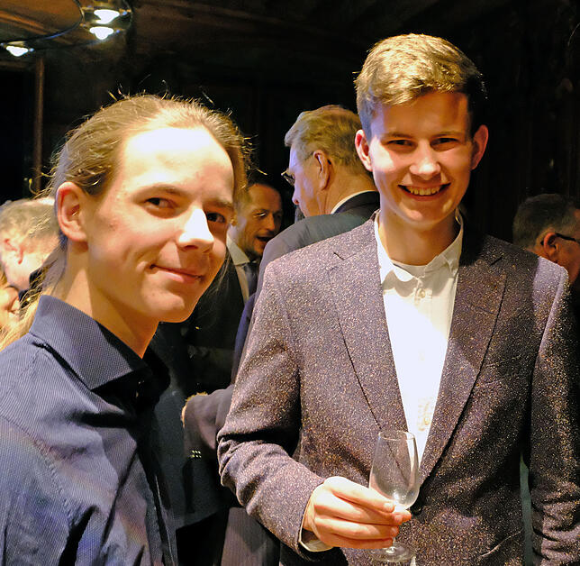 Als interessierte Jugendgemeinderäte beim Dreikönigstrunk: Sven-Erik Feger (links) und Espen Rechtsteiner.