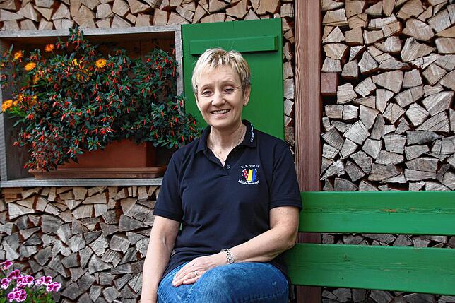Carola Marquart aus Walbertsweiler bringt mit dem Verein zur Brauchtumspflege (VzB) Walbertsweiler Kultur aufs Dorf.