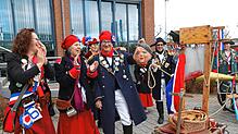 Auch die Jakobiner mit Präsident Harry Wölfle fallen in den SÜDKUERIER ein. Dieses Mal sogar bewaffnet mit Kanone und Guillotine. ...
