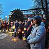 Rund 120 Teilnehmer zählt die Polizei am Sonntagabend bei der Mahnwache gegen rechts in Donaueschingen.