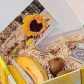 „Gute Besserung“, steht auf der Karte im Präsentkorb, den Boxlers Arbeitgeber ihm gesendet hat.