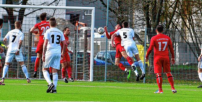 Bild 8: SV Jestetten gewinnt Kellerduell mit 3:2 gegen SV 08 Laufenburg II &ndash; und wir haben Bilder!