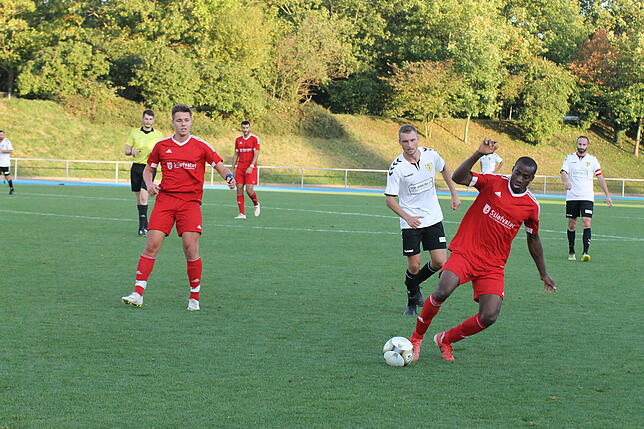 Bild 11: FSV Rheinfelden holt beim 2:2 gegen den FC Bad Krozingen den ersten Punkt in dieser Saison &ndash; und wir haben die Bilder!