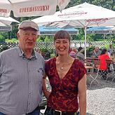 Vater und Tochter: Hansi und Simone Rommel im Biergarten Hof Höfen.