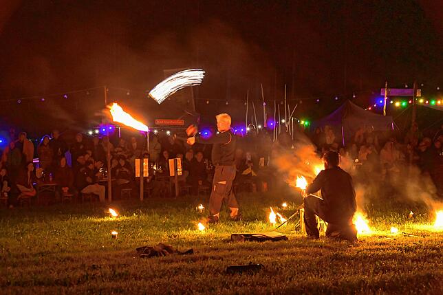 Bild 7: Röthenlochfest: Faszinierende Leuchtfiguren und gute Stimmung
