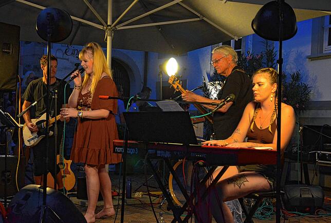 Bild 43: Five Senses rocken den Schlosshof in Markdorf – hier gibt es die schönsten Bilder