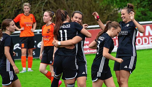 Bild 1: SC Niederhof/Binzgen setzt sich mit 5:2 gegen den FC Hauingen durch – und wir haben Fotos!