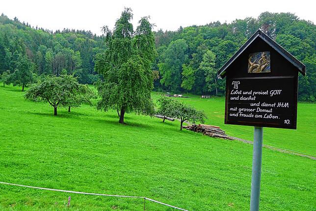 Das Deggenhausertal ist ein wahres Wanderparadies, hier ein Bild des Franziskusweges. Ob gemütlich spazieren gehen, besinnliches Wandern ...