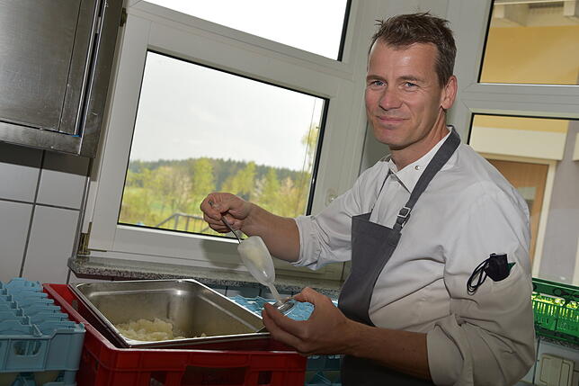 Ein Sorbet essen viele als Dessert. Beim Tannheimer Menü kommt es zwischen den Hauptgängen. Das Geschmackserlebnis kommt aus der Küche ...