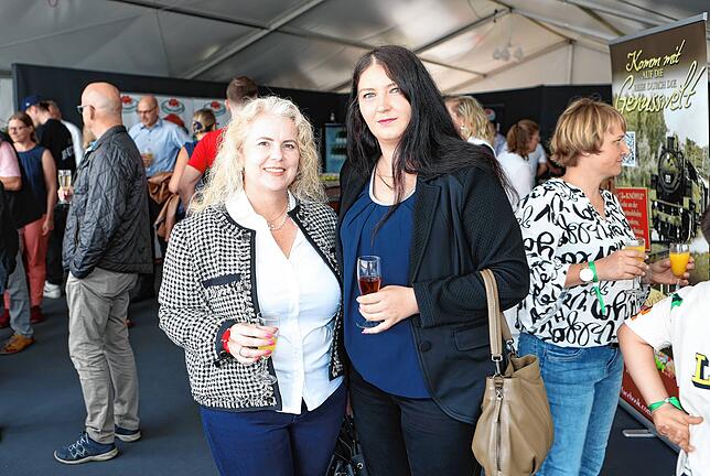 Bild 16: Sponsorenempfang beim Fest der Pferde vom Garten ins VIP Zelt