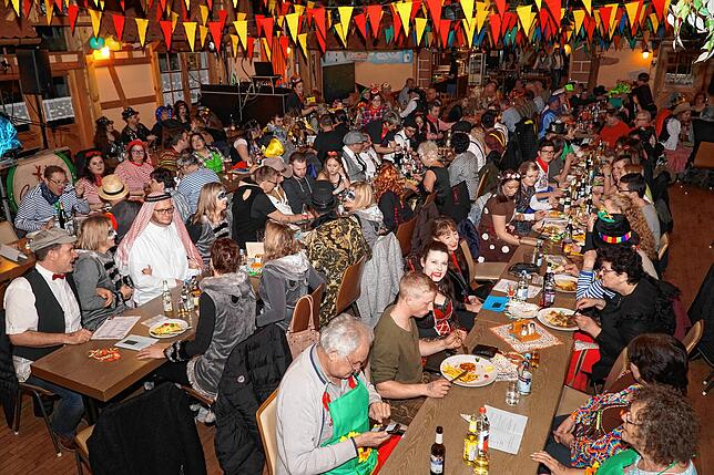 Im Februar war der Saal noch brechend voll: Der Zunftball in Neuhausen im Gasthaus Engel.