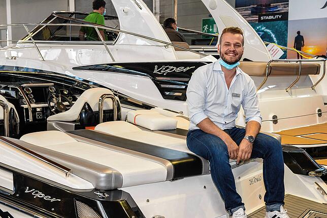 Yanick Nürnberger ist Juniorchef von Europe Marine und stellt auf der Messe Motorboote aus.