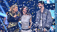 Das Duo Abor & Tynna (mit Barbara Schöneberger, links) jubelt nach dem Sieg beim Vorentscheid.