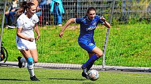 Helena Heer (rechts) im Trikot des Hegauer FV. Die 20-Jährige schätzt den kommenden Gegner, den TSV Tettnang, stark ein.