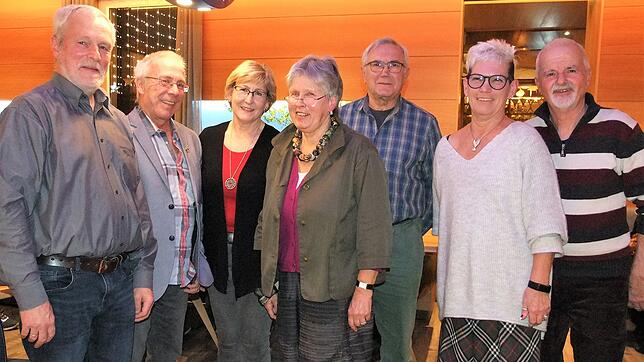 Der Vorstand der Ortsgruppe Öhningen-Höri des Schwarzwaldvereins (von links): Karl Honsel (Vorsitz), Christoph Greis (Kassier), Andrea ...