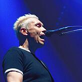 (Archivbild) Sänger und Gitarrist Farin Urlaub bei einem Konzert in Friedrichshafen im Jahr 2012.