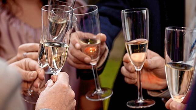 Alkohol ist die Gesellschaftsdroge Nummer eins (Symbolbild). An die gesundheitlichen Folgen soll zum deutschen Lebertag am 20. November ...
