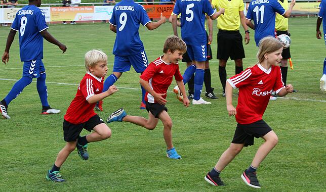 Bild 13: SC Freiburg U17 mit Luis Weber und Marek Bleise besiegen den FC Winterthur U18 mit 5:1 &ndash; und wir haben die Bilder!