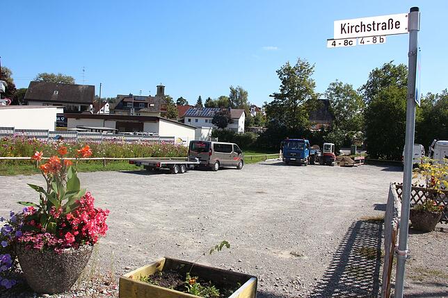 Was wird aus dem Grundstück Kirchstraße 2 in Mühlhofen? Im Jahr 2020 soll es als Bürgerplatz überplant werden. Das Grobkonzept sieht ...