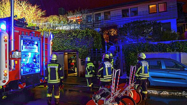 Die Feuerwehr wurde am Mittwochabend zu einem Brand in einer Sauna im Beifang gerufen. Dort hat sich aus ungeklärter Ursache gelagertes ...