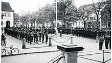 Im April 1945 endete der Krieg in Schopfheim, französische Soldaten hissen ihre Flagge auf dem Marktplatz. Foto: Archiv Leppert