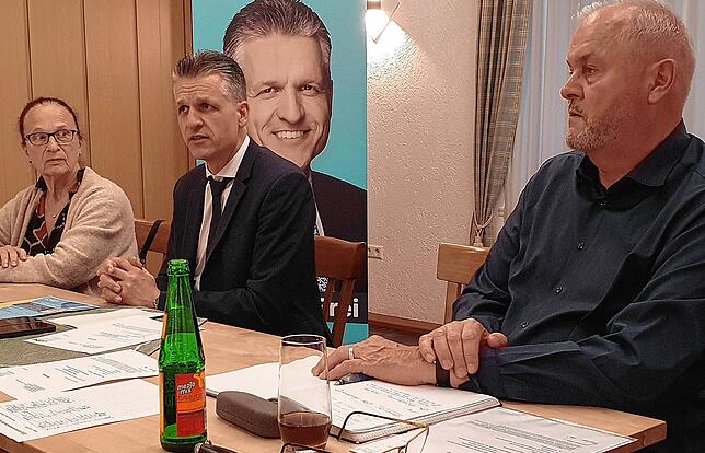 Marianne Schiller, stellvertretende CDU-Kreisverbandsvorsitzende, der scheidende Vorsitzende Thorsten Frei sowie Rudolf Fluck, ebenfalls ...
