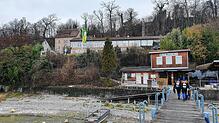 Auch Taucher suchten im Überlinger See auf Höhe der Brauerei Ruppaner (oben) nach einem möglicherweise untergegangenen ...
