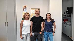 Die vierte Generation hat früher übernommen als erwartet. Doch Synöve Keller (von links), Inhaber Robert Keller und Büroleitung Elke ...