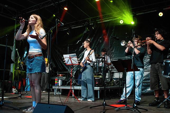 Bild 3: Stimmung top, Wetter egal: Das war der Samstag beim Überlinger Promenadenfest in Bildern