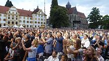 Die Fans jubelten der US-amerikanischen Kultband zu. Toto gastierte im Rahmen der Tour &bdquo;40 Trips Around The Sun&ldquo; beim Salem ...