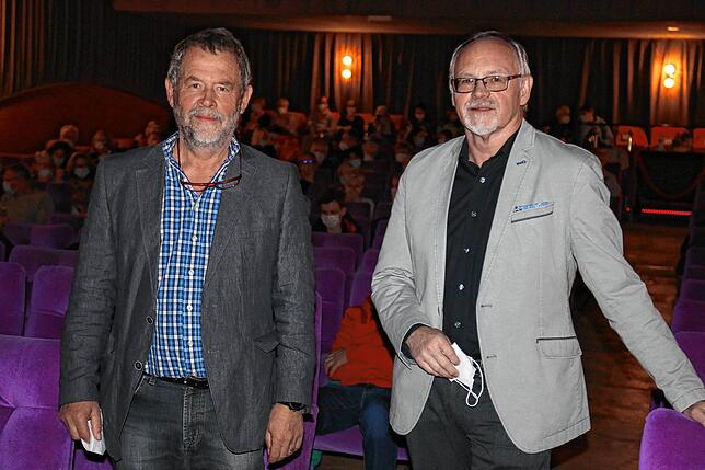 Die Filmemacher Hans-Georg Lauer (links) und Werner Duffner im vollbesetzten Universum-Kino, wo der Film uraufgeführt wurde.