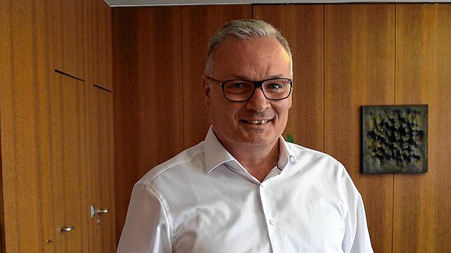 Bürgermeister Michael Rieger ruft zur Ruhe und Besonnenheit auf. Nach Bekanntwerden eines Coronafalls prüfen Behörden, welche ...