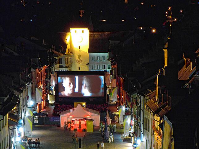 Vor dem Unteren Tor in der Waldshuter Kaiserstraße bieten seit fast 30 Jahren die Waldshuter Filmnächte Kinospaß unter freiem Himmel.