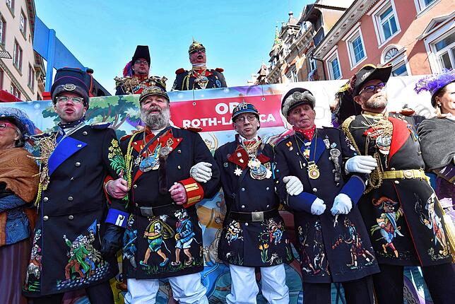 Fasnet-Montag auf dem „Latschariplatz“in Villingen: Schon seit über 100 Jahren findet hier der Schlussappell der Katzenmusik ...