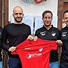 Sie machen nächste Saison beim FC Pfaffenweiler gemeinsame Sache (von links): Markus Hirt (1. Vorsitzender), Jonas Schwer, Karsten Scheu ...