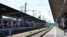 In Singen warten einige Zugreisende auf ihre Züge. Obwohl die Pfingstferien vorbei sind, nutzen immer noch viele Menschen den ...